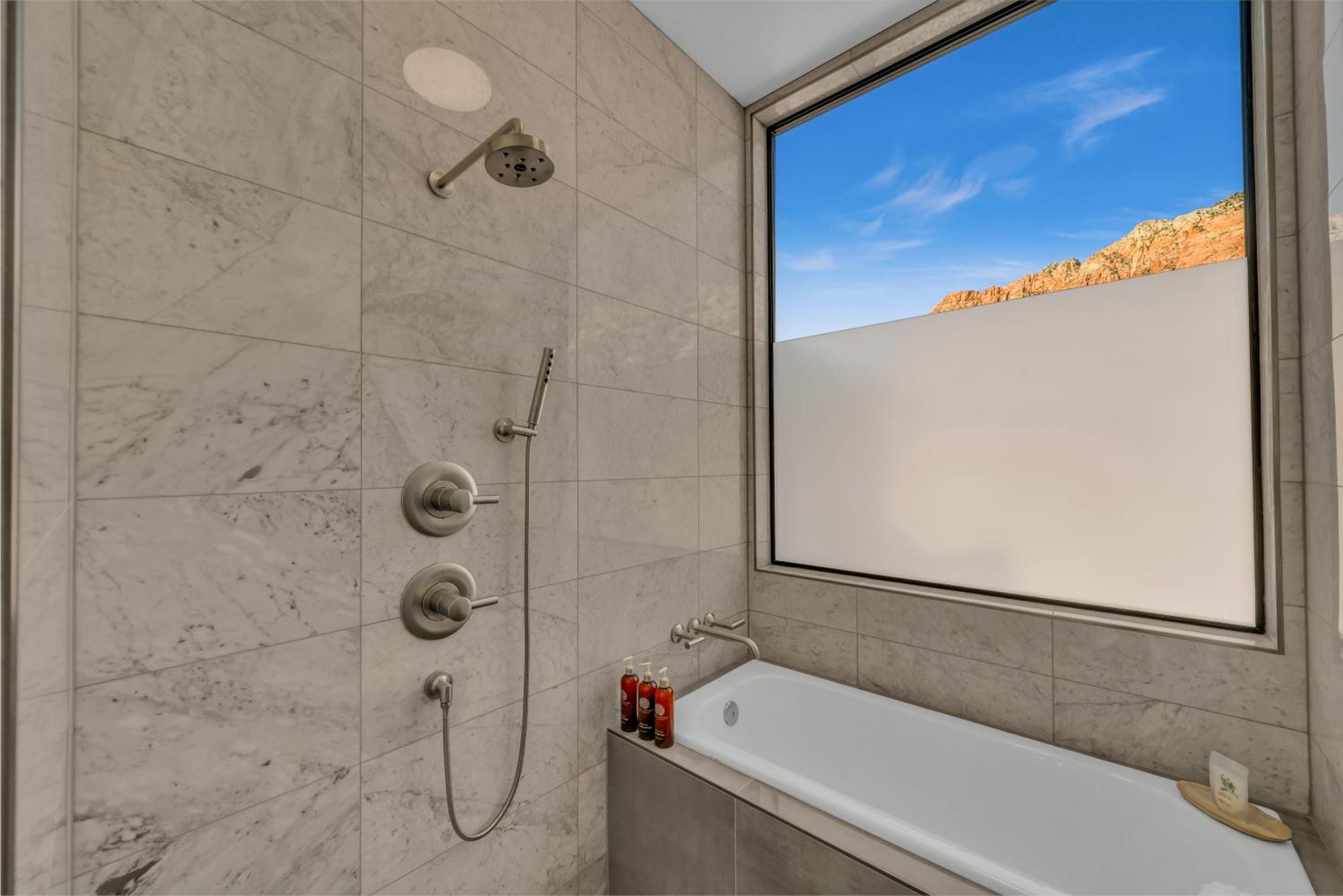 Suite Lit King-Size - Vue sur Piscine
